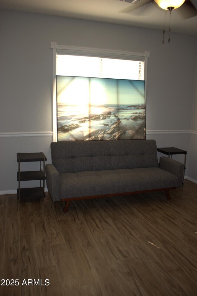 Building Photo - 1433 W Longhorn Dr