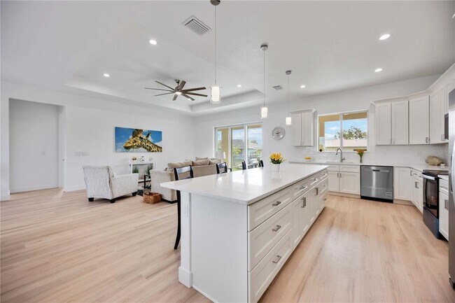 Building Photo - 6146 Grandeur St