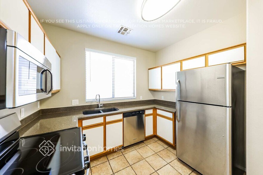 Building Photo - 1935 N Lazona Dr