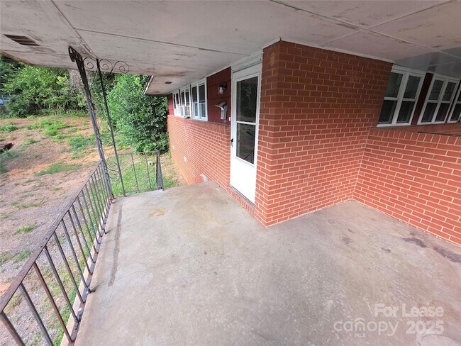 Building Photo - 1444 Academy St