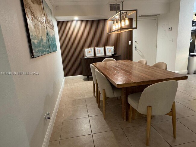 Building Photo - 3600 Mystic Pointe Dr