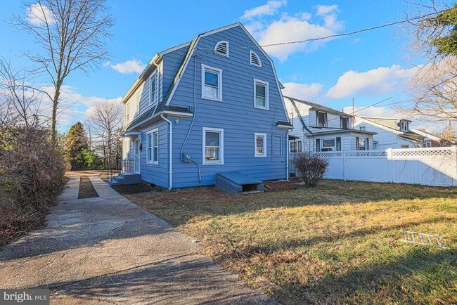 Building Photo - 3803 Cedardale Rd