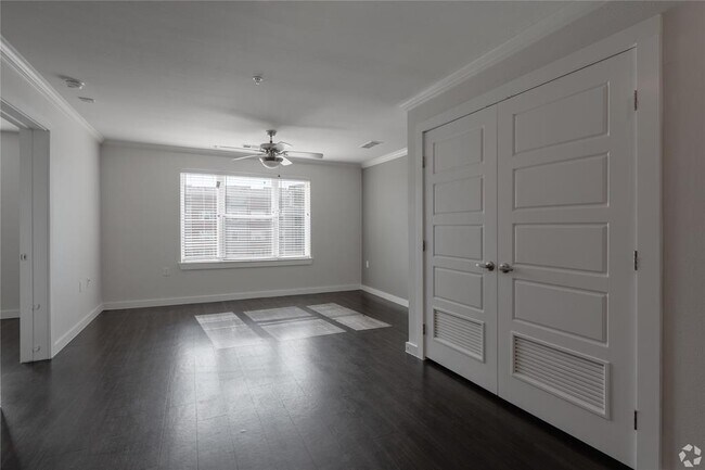 Building Photo - 2401 E Oltorf St