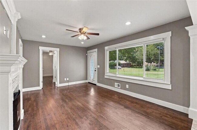 Building Photo - 208 Yancy Dr SE
