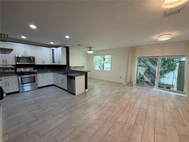 Building Photo - 2370 SW 18th Ave