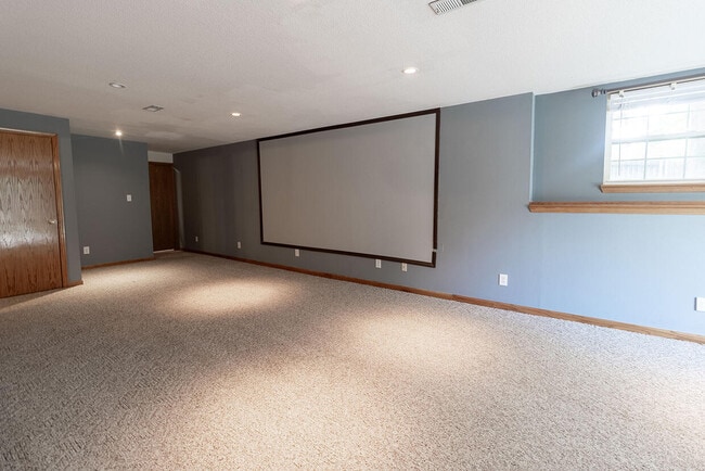 Building Photo - 1302 Look Out Ct