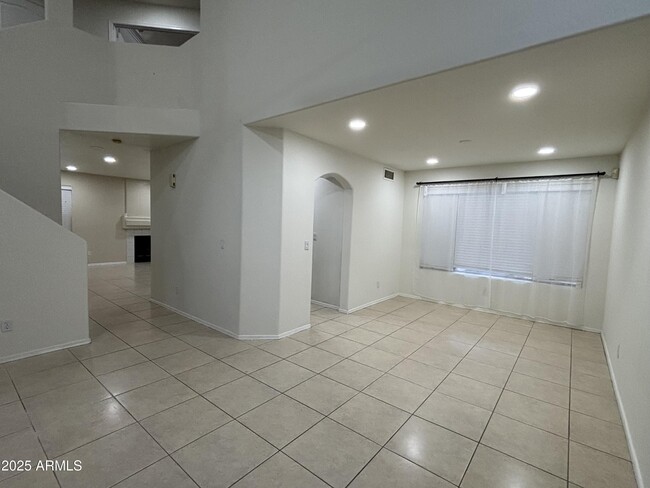 Building Photo - 1231 N Tercera Ct