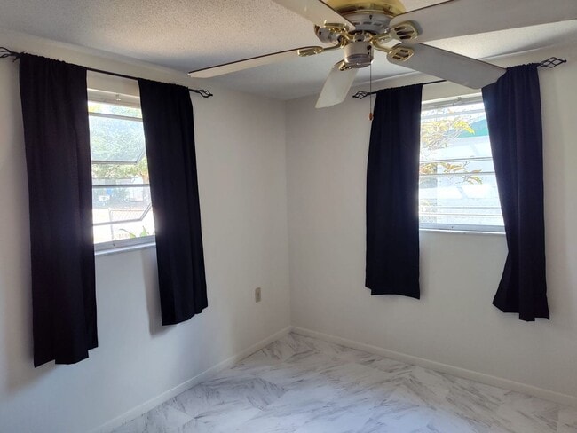 Building Photo - Quaint 2 bedroom 1 bath home with Florida Room in Hudson