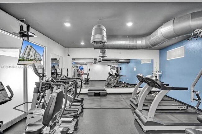 Building Photo - 401 Golden Isles Dr