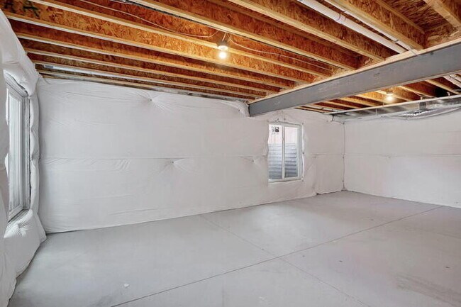 Building Photo - Spacious 3-Bedroom Home with Mountain Views and Open Layout in Central Colorado Springs