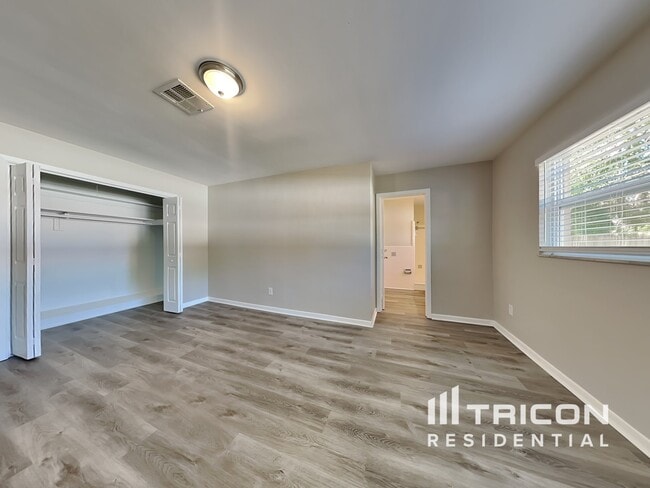 Building Photo - 92 Ventura Dr