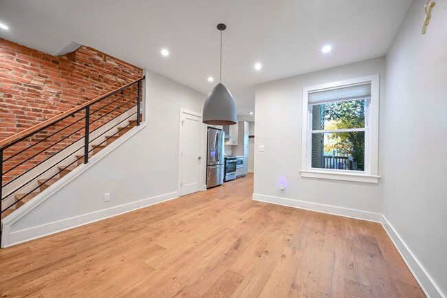 Building Photo - Available Now! Recently Renovated 4 Bed 3....