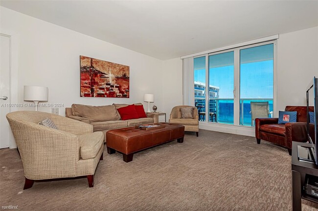 Building Photo - 1 br, 1.5 bath Condo - 2301 Collins Ave Ap...