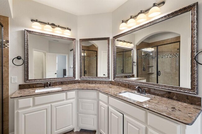 Building Photo - 4646 Rhett Ln