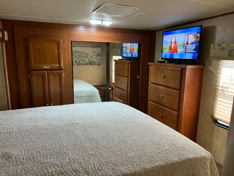 Building Photo - 7560 Chelsea Rd