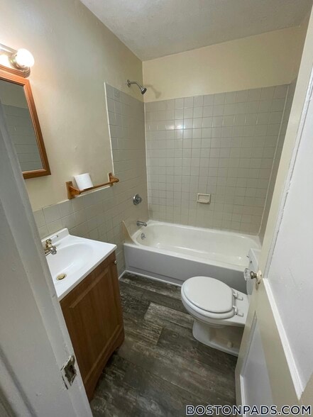 Building Photo - 44 Estes St