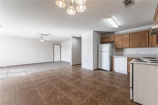 Building Photo - 322 E Southern Trace Dr