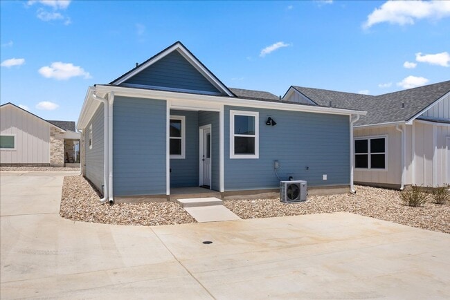 Building Photo - Bright, Spacious, & Beautifully Designed 1 bed 1.5 bath