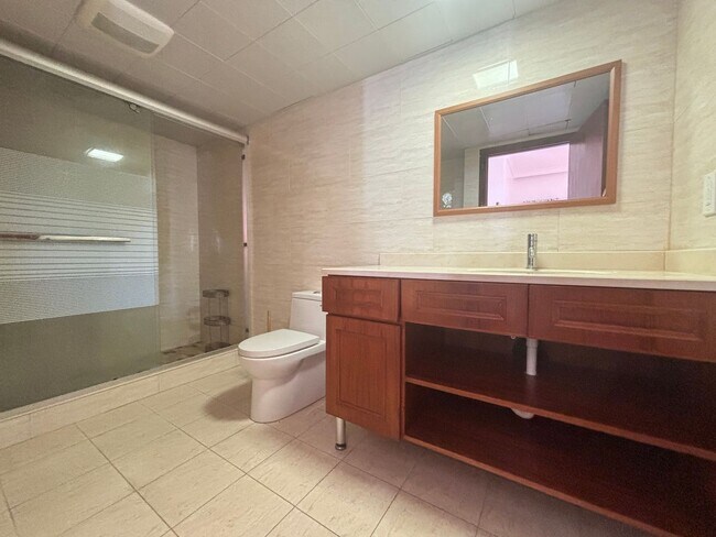 Building Photo - 1055 Alewa Dr