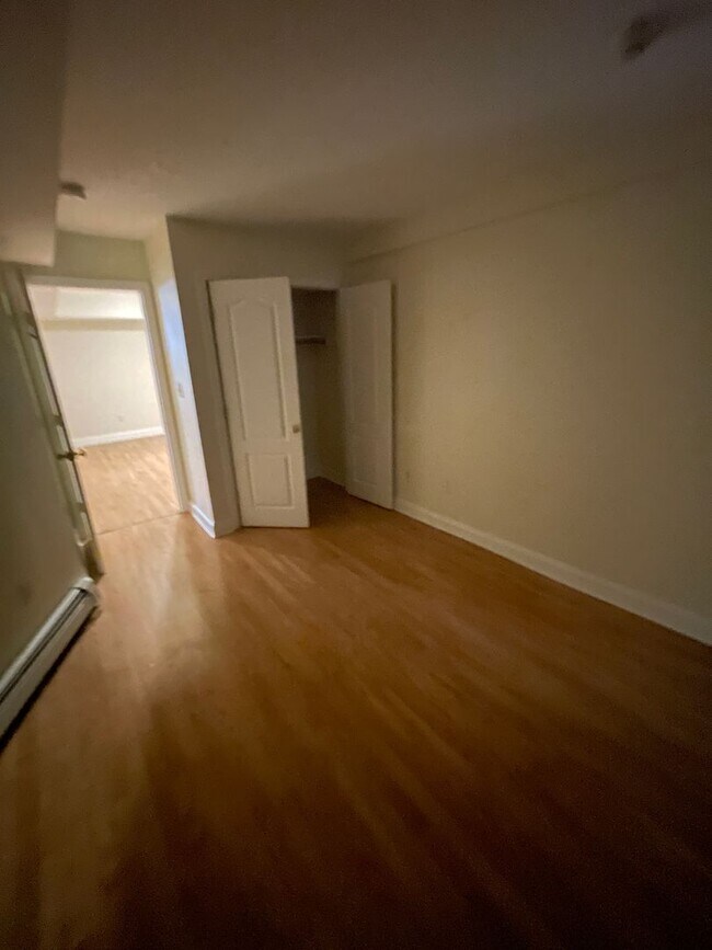 Building Photo - 3-bed Brownstone on Comm Ave in Packard's ...