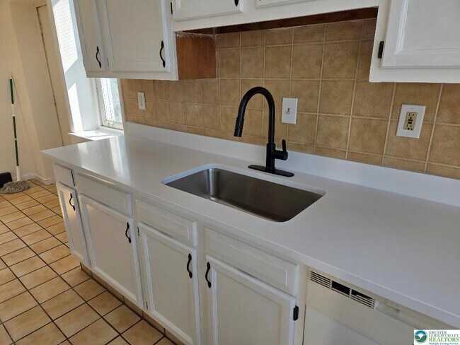 Building Photo - 312 S 17th St