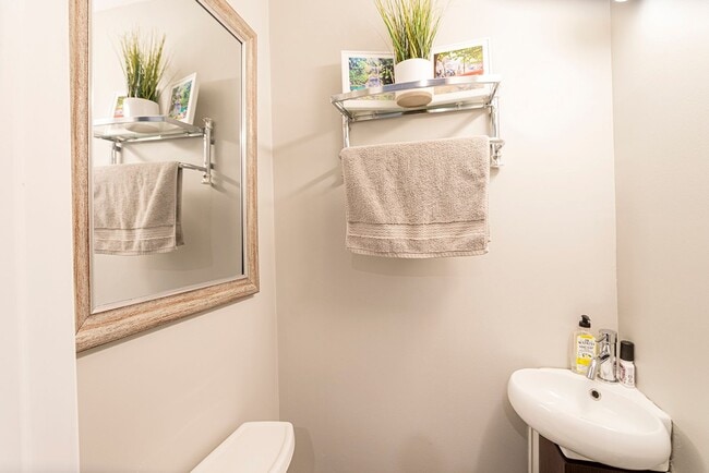 Building Photo - Fitler Square Three Bed Home