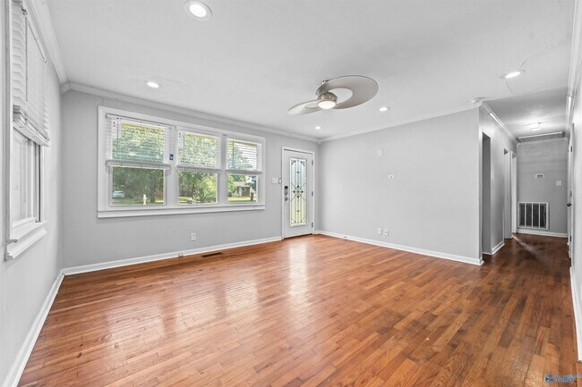 Building Photo - 805 W Arbor Dr NW