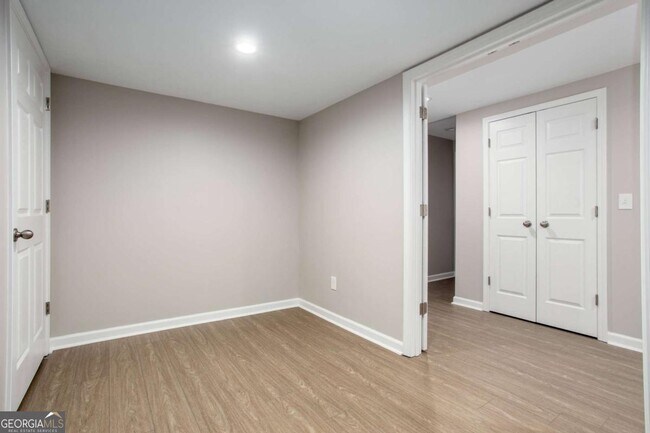 Building Photo - 5647 Queensborough Dr