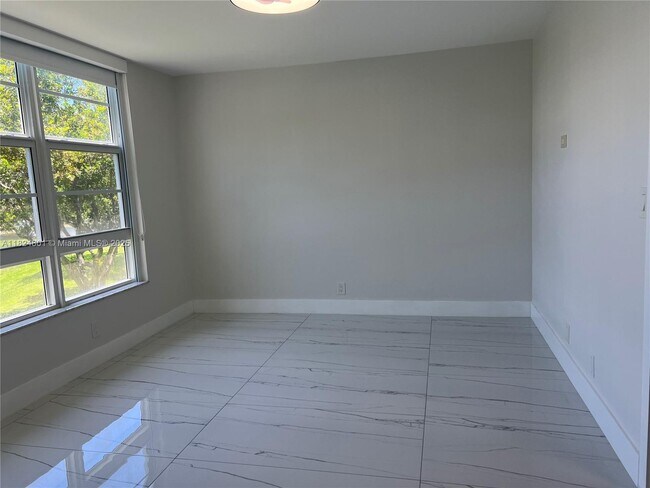 Building Photo - 3090 N Course Dr