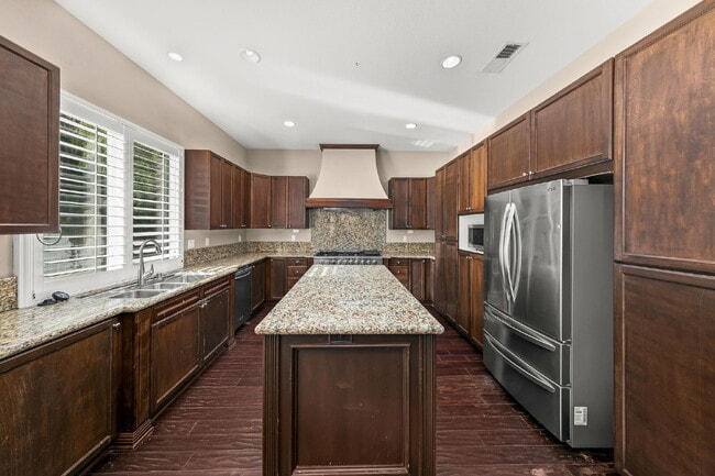 Building Photo - Stunning Single-Story Luxury Home in Coveted Rolling Hills Ranch