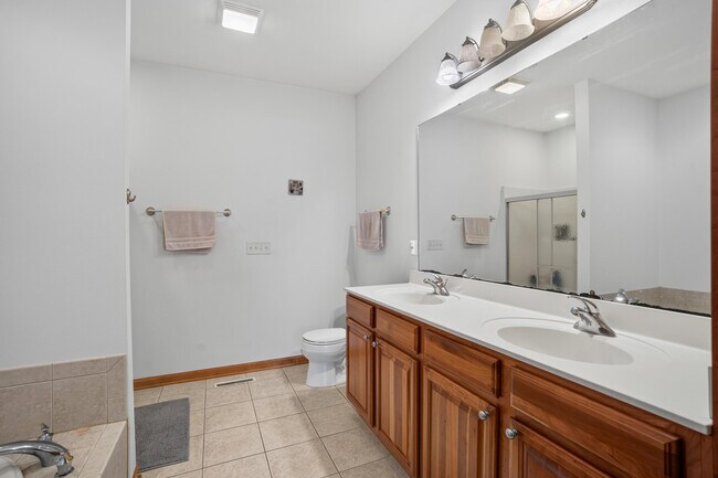 Building Photo - 2183 Norhardt Dr