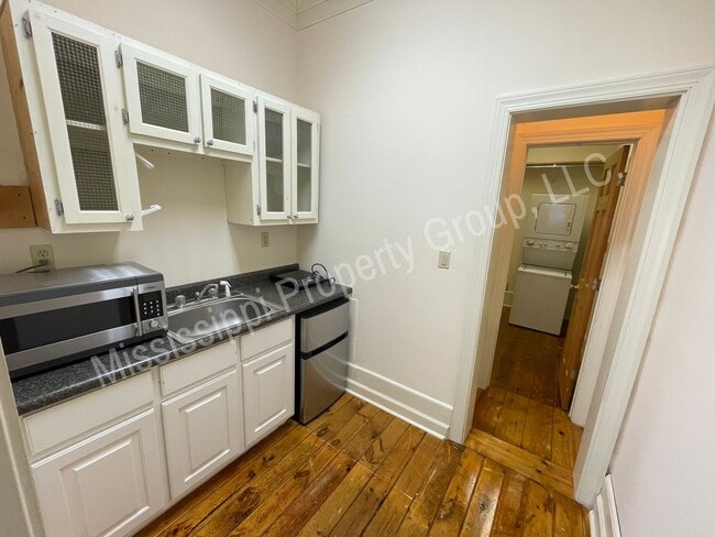 Building Photo - Efficiency 1BR/1.5BA FOR RENT