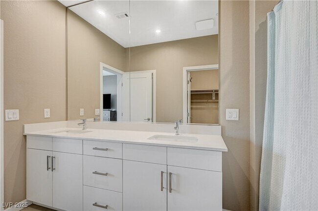 Building Photo - 9864 Kings Glen St