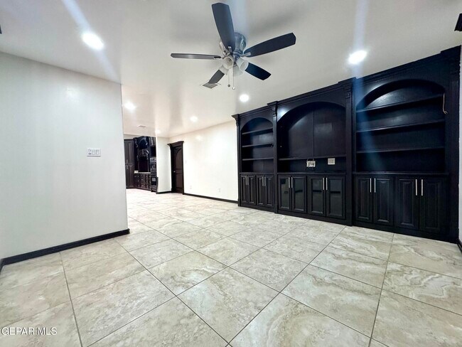 Building Photo - 142 Clairemont Rd