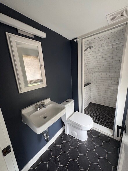 Bathroom - 15 Rockwood Rd