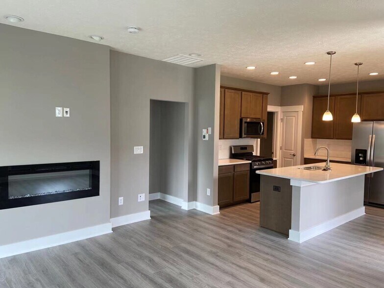 Building Photo - 8315 Glacier Ridge Dr