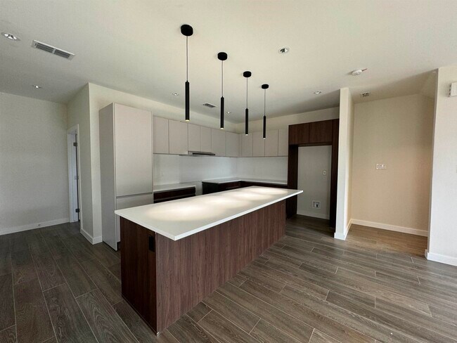 Building Photo - 210 Veracruz Dr