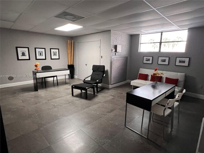 Building Photo - 200 Leslie Dr