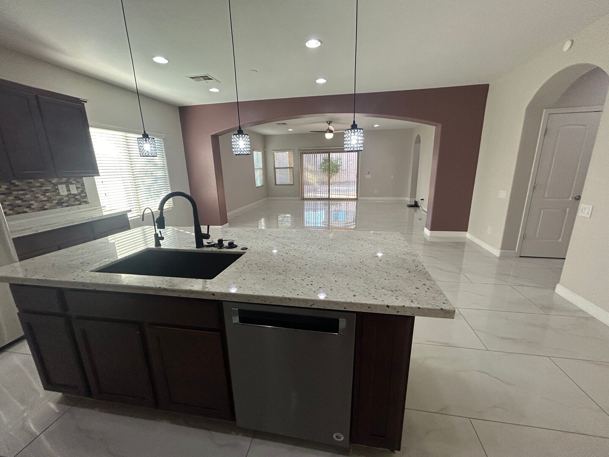 Building Photo - 10765 W Avenida del Rey