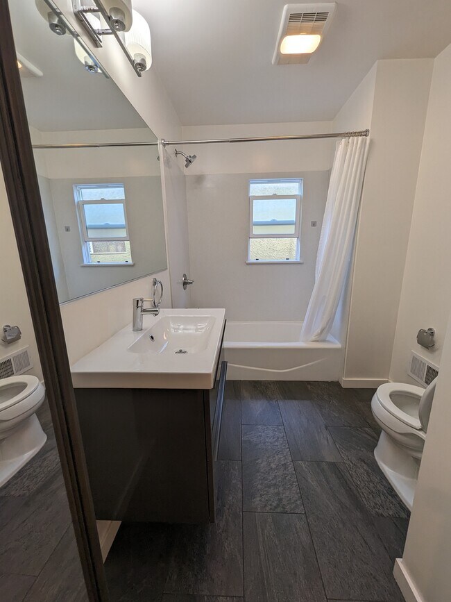 Building Photo - 678 Aileen St