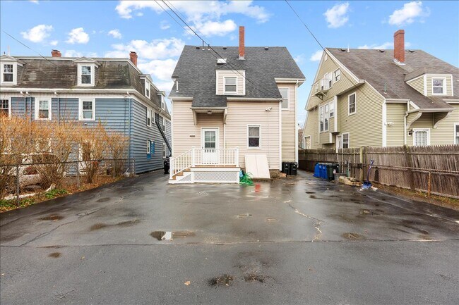 Building Photo - 30 Dane St