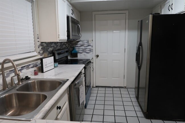 Building Photo - 15326 McConn St