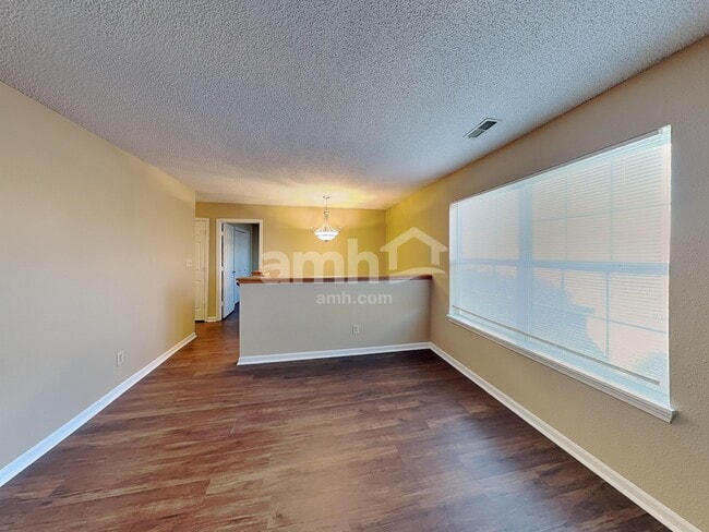 Building Photo - 743 Millbrook Dr