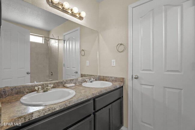 Building Photo - 2240 Decamp Point Pl