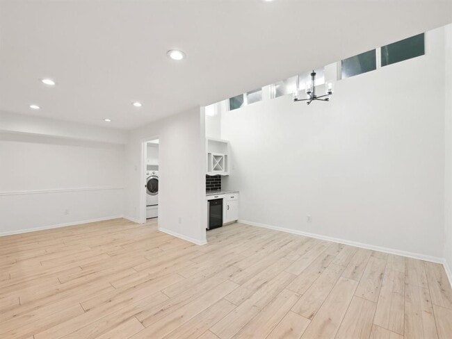 Building Photo - 1812 Saxony Ln