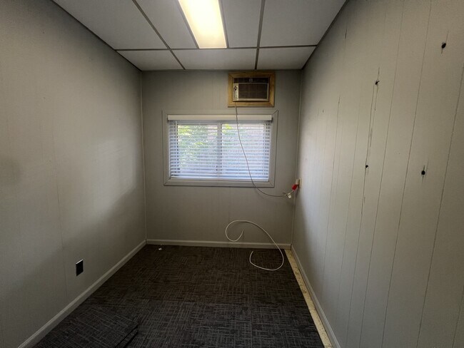 Building Photo - 3545 N Sheffield Ave