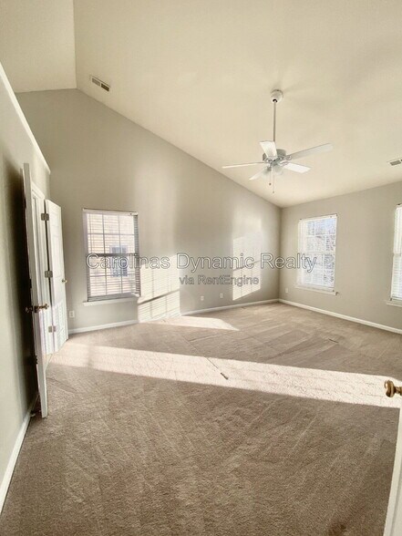 Building Photo - 605 Queenswater Ln