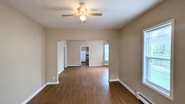 Building Photo - 837 N Broadway St