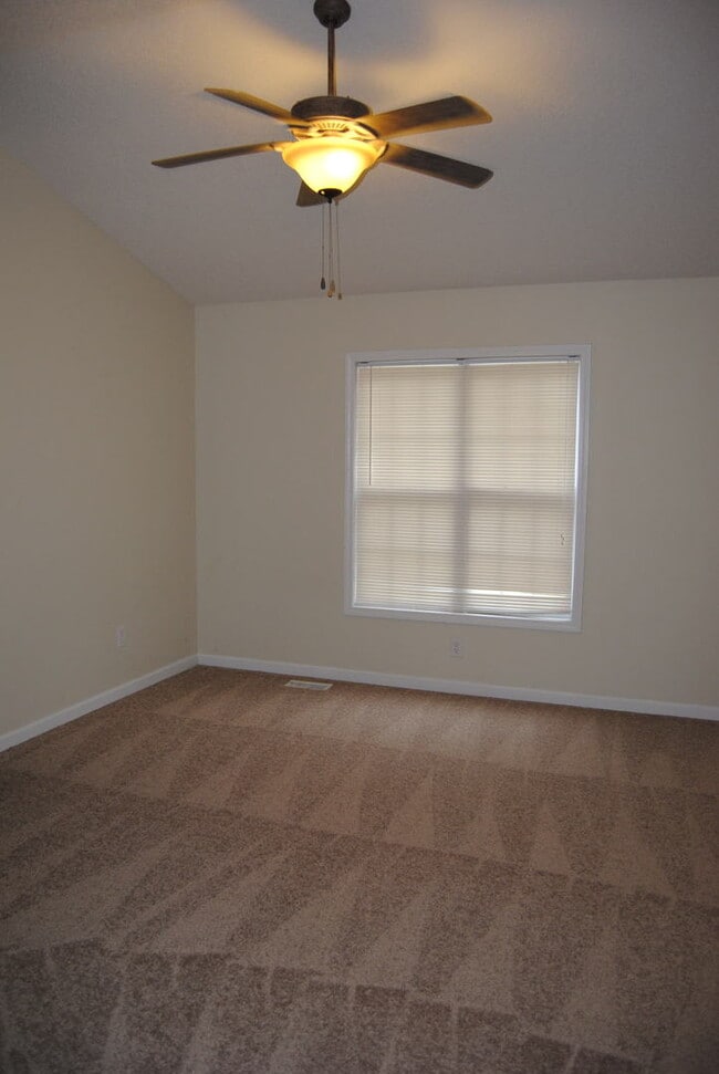 Building Photo - 102 Maryland Dr