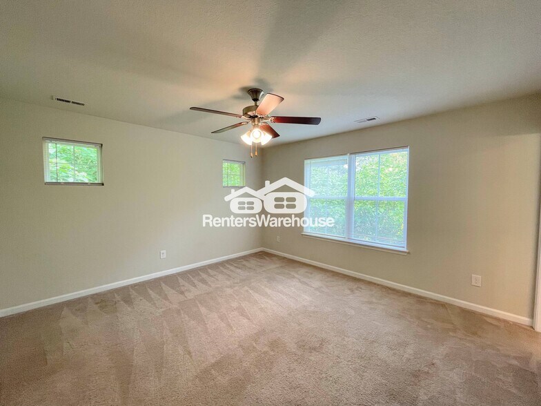 Building Photo - 728 Rosewell Ave